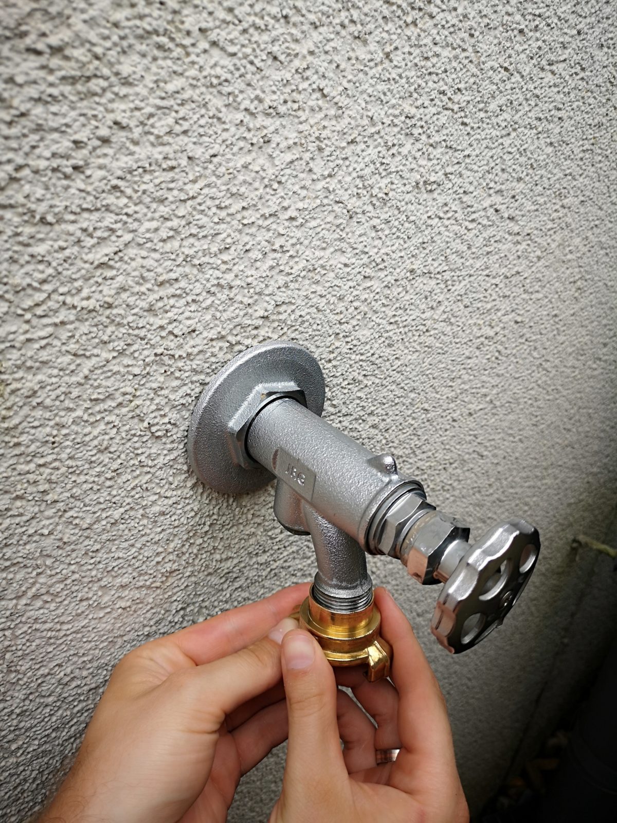 Wasserdurchfluss bei bestimmtem Wasserdruck ermitteln